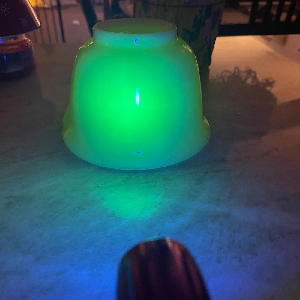 Hamilton Beach mixing bowls uranium glass set of two